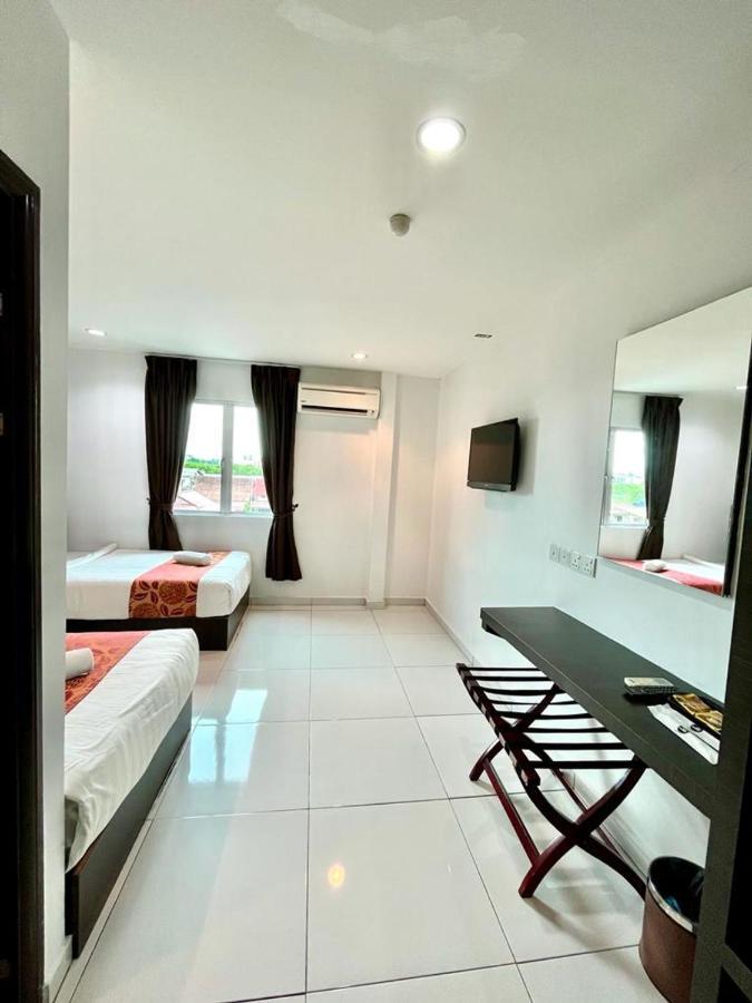 Hotel Zamburger Tengkera Melaka Екстериор снимка