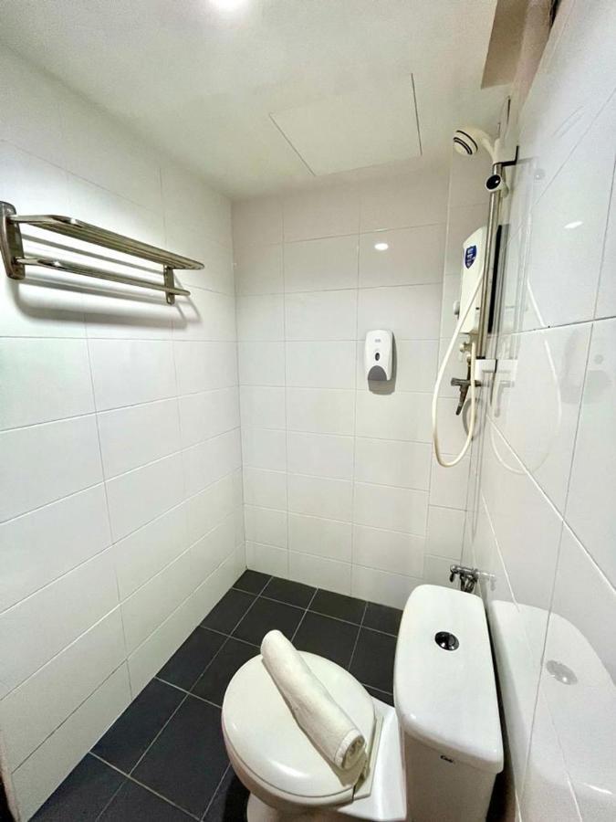 Hotel Zamburger Tengkera Melaka Екстериор снимка