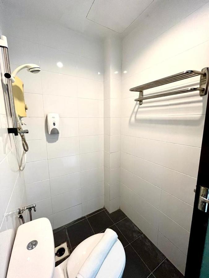 Hotel Zamburger Tengkera Melaka Екстериор снимка